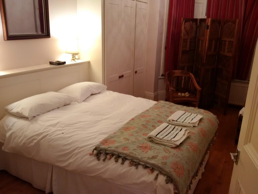 Apartament Luxury Holland Park, Sleeps 2, Free S'fast Wifi *